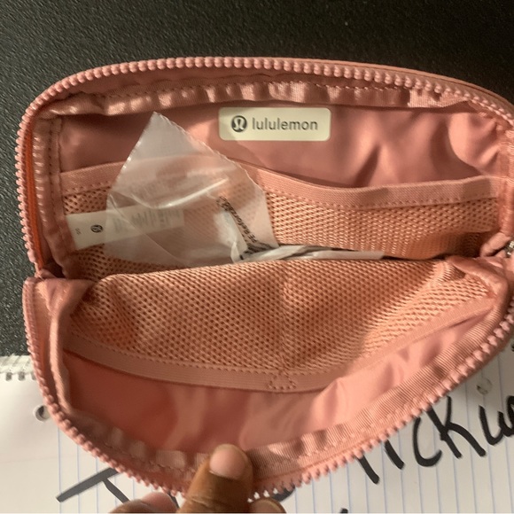 Lululemon everywhere belt bag Pink Pastel NWT - Picture 7 of 9